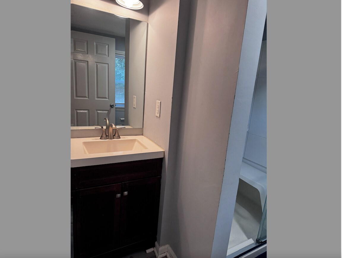 Building Photo - Room in House on Kannapolis Hwy