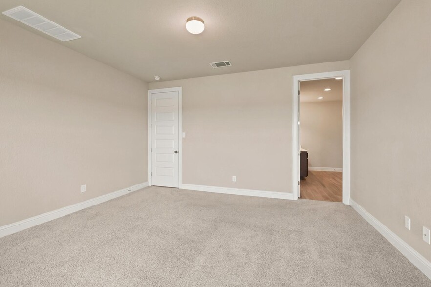Building Photo - Comfortable Niederwald living with spacious common areas