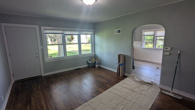 Building Photo - Updated acreage  3 bedroom, 1 bath in Waterloo