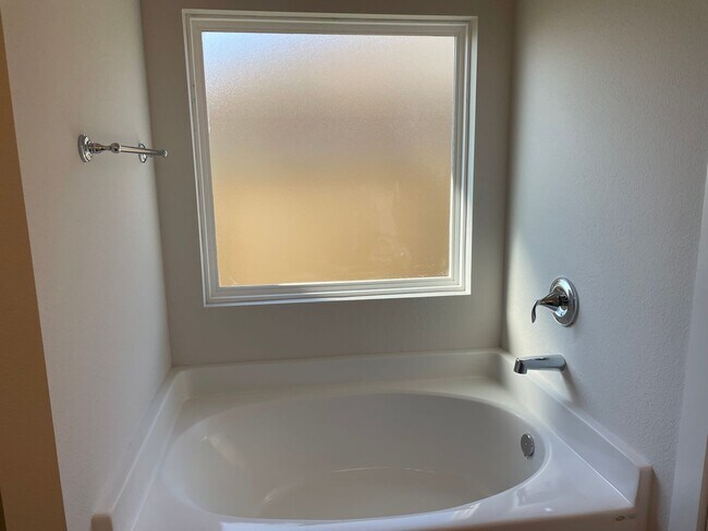 Building Photo - New Build - 3 Bedroom/2 Bathroom with Offi...
