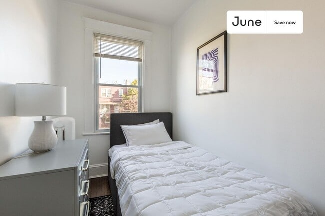 Building Photo - 616 Orleans Pl NE