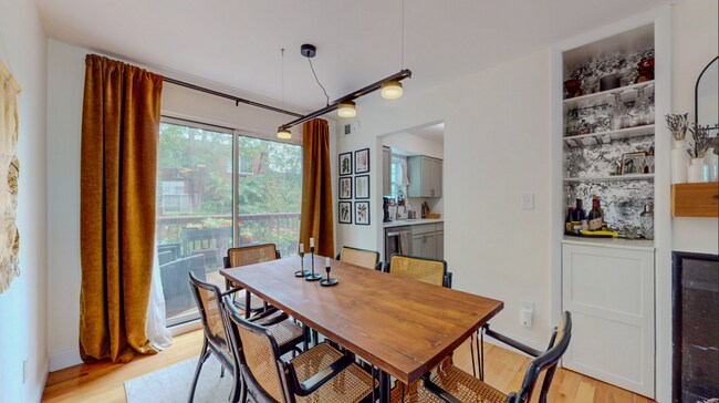 Building Photo - Beautiful 2 Bedroom Multi Level Condo