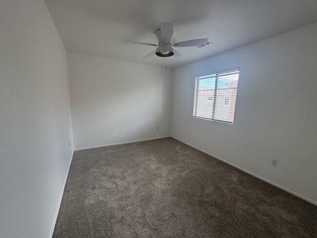 Building Photo - Desert Ridge House