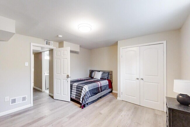 Building Photo - THE AKRIDGE | Newly-renovated & high-quality Atlanta Home! Top-of-the-line finishes, granite coun...