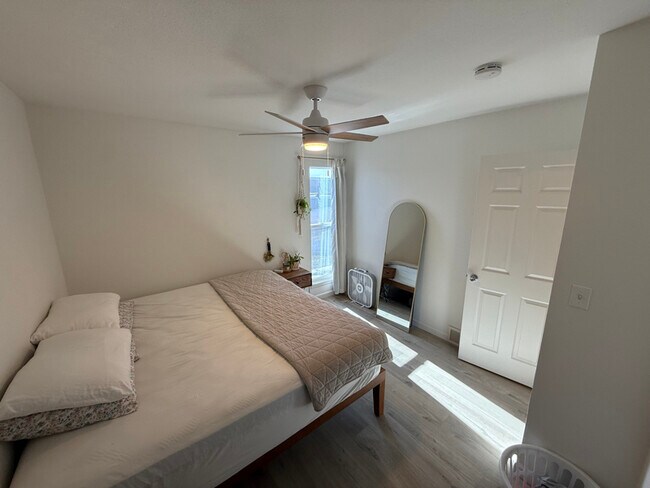 Building Photo - 1752 Azalea Dr