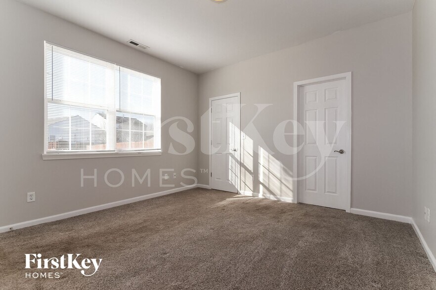 Building Photo - 5630 Sweet River Dr