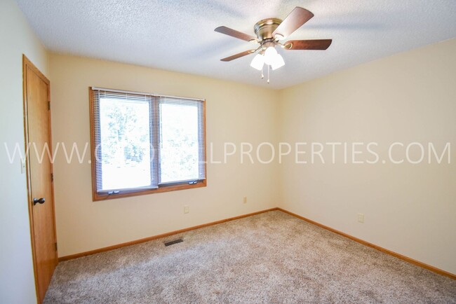 Building Photo - 3 Bedroom West Des Moines Home for Rent