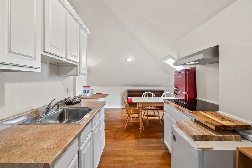 Modern equipped kitchen with stovetop and full sink - 305 E 14th Ave
