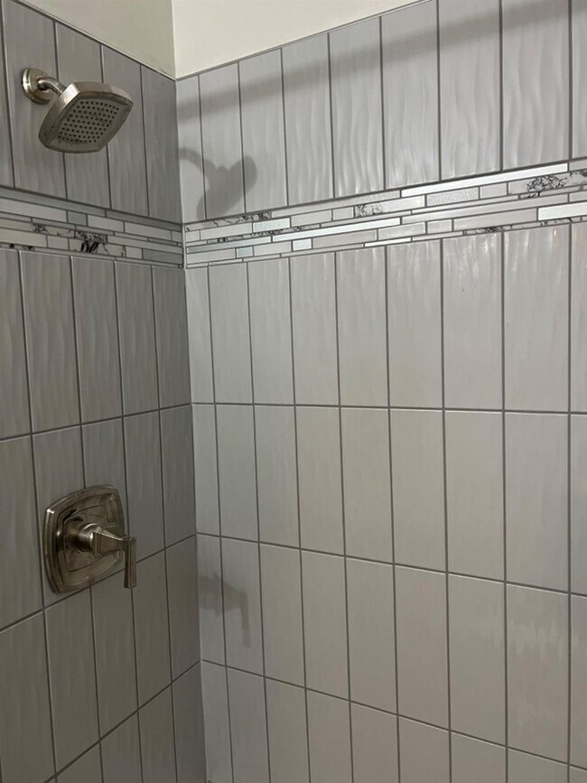 Building Photo - Home Short Drive to the Beach! MOVE IN SPECIAL!!!