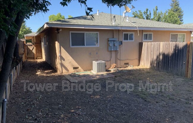 Building Photo - 6004 Bourbon Dr