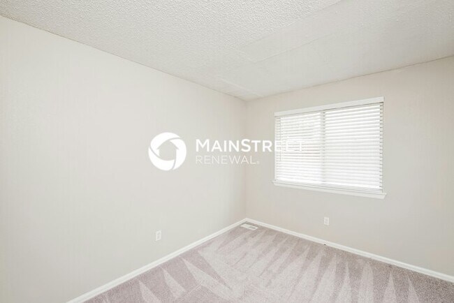 Building Photo - 4 Bedroom Pet-Friendly Home in Aurora, CO with Main Street Renewal