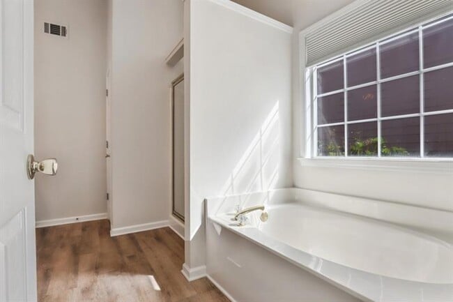 Building Photo - 2295 Winthrope Way Dr