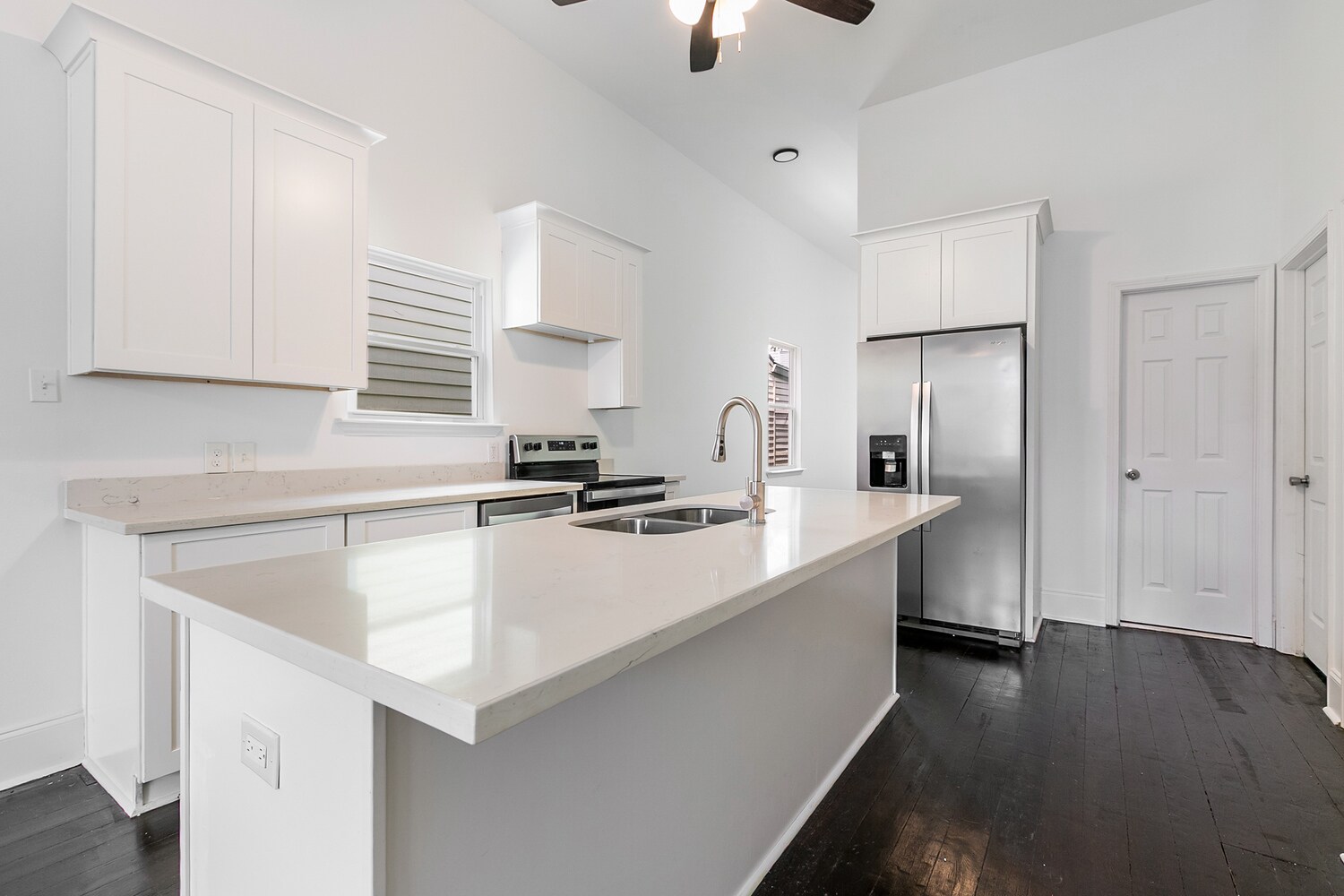 Building Photo - 1337 Touro St