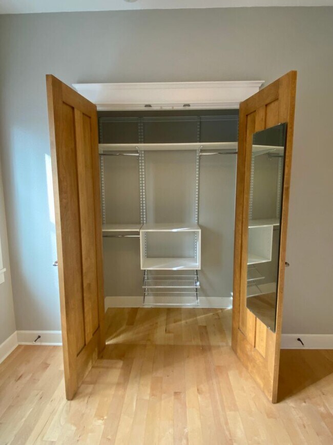 Building Photo - Northwest Crossing Gem! Bonus Office and F...