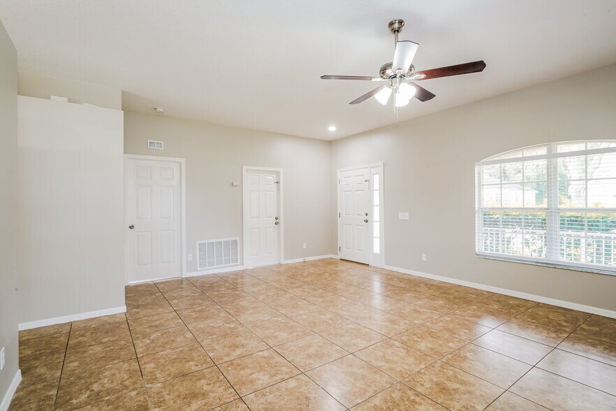 Building Photo - 2525 Deer Forest Dr