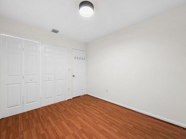 Building Photo - 7923 N Southwood Cir