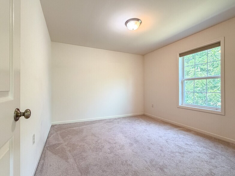 Building Photo - 271 Wildflower Dr