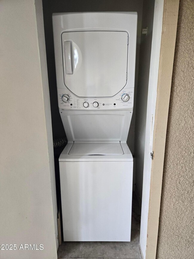 Building Photo - 5035 N 10th Pl