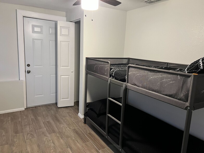 Room 3 $800 - 5544 Baroque Dr