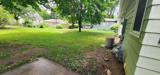 Building Photo - 3/4 bedroom house