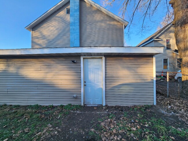 Building Photo - 214 E Belmont St