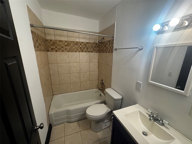 Building Photo - 1504 Luzon St