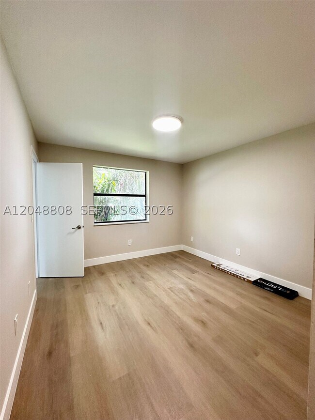 Building Photo - 2540 W 67th Pl