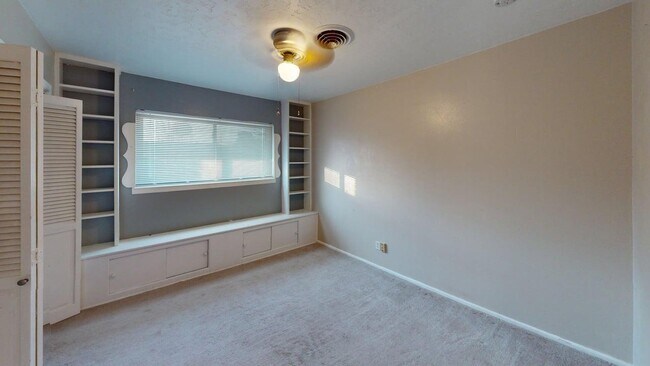 Building Photo - 317 W Blanco Dr