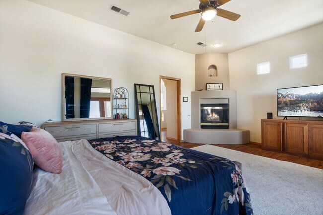 Building Photo - 6416 Sage Point Ct NE