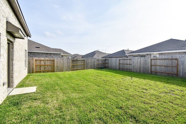 Building Photo - 3045 Fantasy Ter Dr