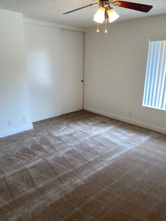 Building Photo - Poway Townhome @ Pomerado Pines!