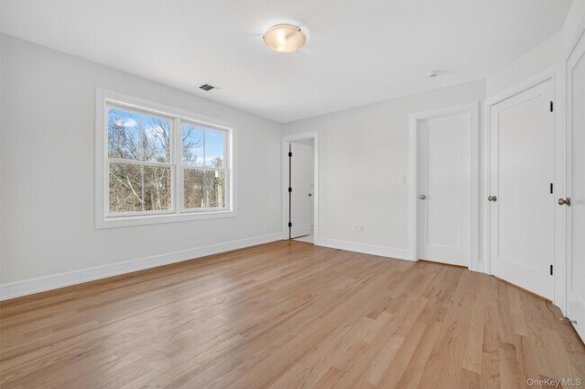 Building Photo - 2216 Crompond Rd