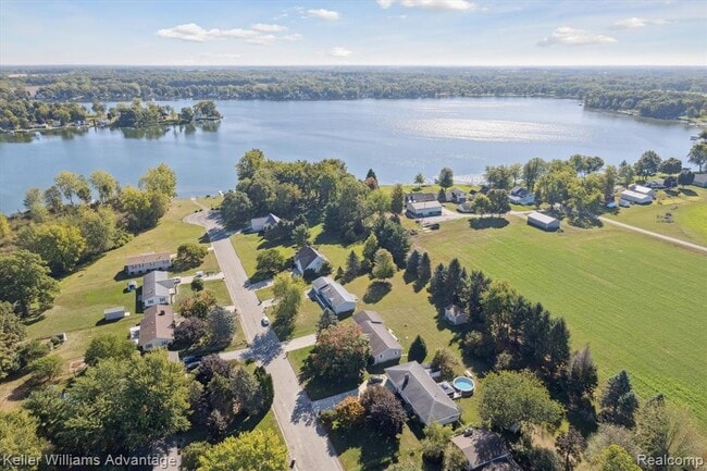 Building Photo - 245 Lynbrook Dr