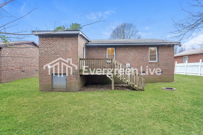 Building Photo - 904 Gordon St