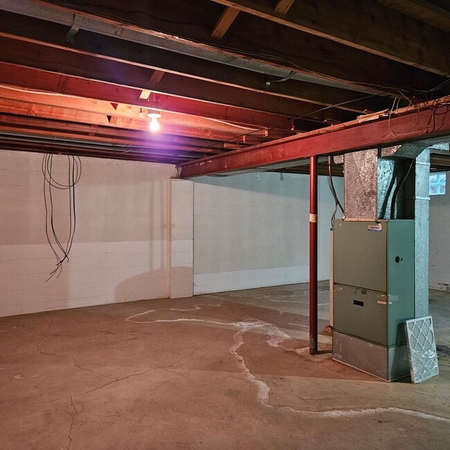 Building Photo - 1252 Colonial Dr