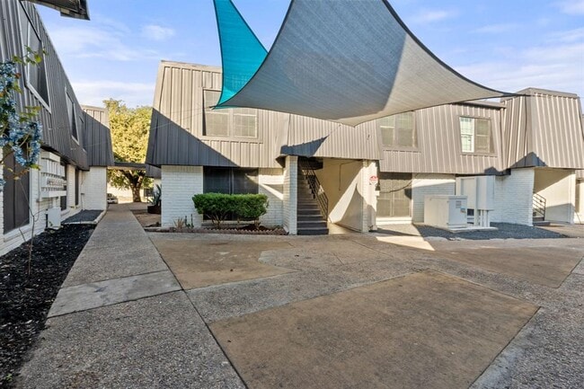 Building Photo - 1720 Wooten Park Dr