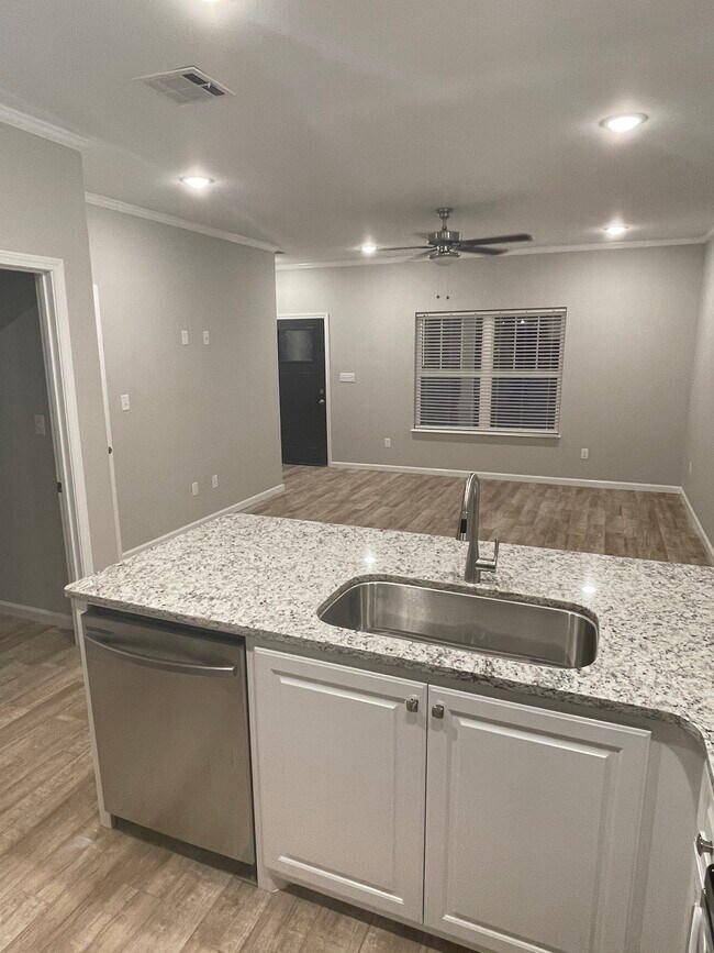 Kitchen - 704 Mill St