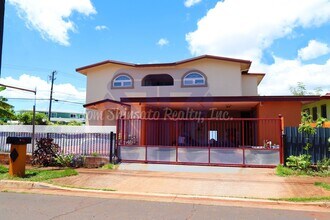 Building Photo - PRICE REDUCTION - Upstairs duplex unit in ...