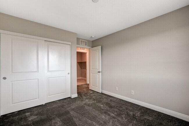 Building Photo - Stylish 3-Bedroom Home with Upgraded Kitch...