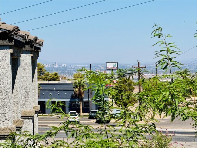 Building Photo - 460 Ylang Pl