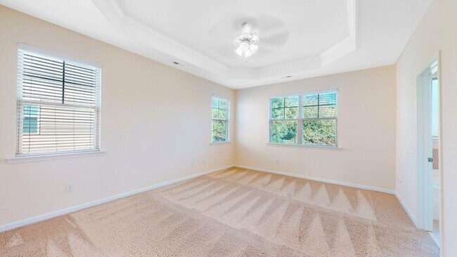Building Photo - Inviting End Townhome with Loft, Granite Kitchen & 2-Car Garage , Near RTP, RDU, I-40 & I-540