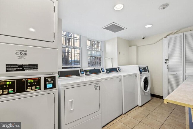 Building Photo - 2410 20th St NW