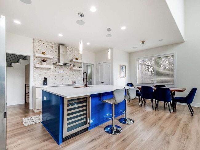 Building Photo - 1371 Lyle Ave