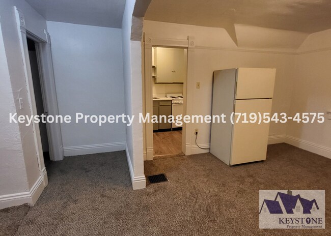 Building Photo - $400 Off Move In Special! Centrally Located, 2nd Floor Apartment with 1 Bedroom/1 Bathroom  - $80...