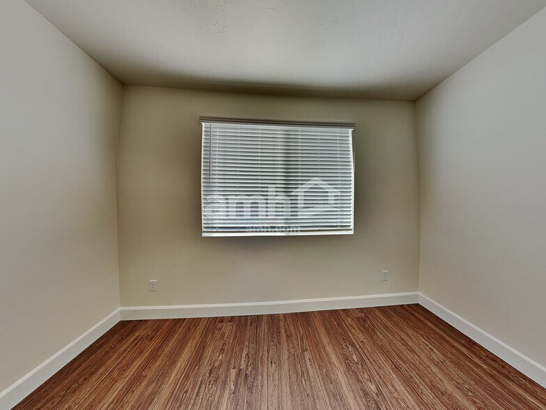 Building Photo - 1732 N Montgomery Way