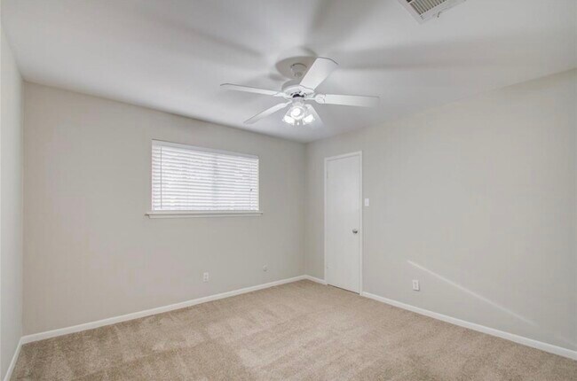 Building Photo - 13914 Swiss Hill Dr