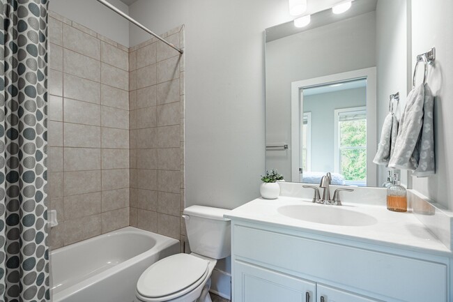Building Photo - Furnished, 6 - 9 Month lease available.  L...
