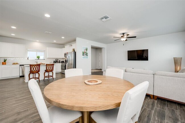 Building Photo - 10712 Timber Brook Pass