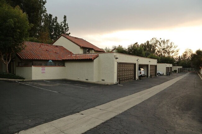 Building Photo - 204 San Luis Rey Dr