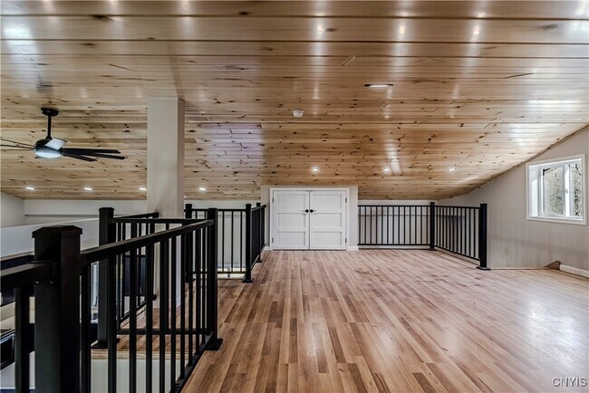 Building Photo - 118a Kirkland Ave